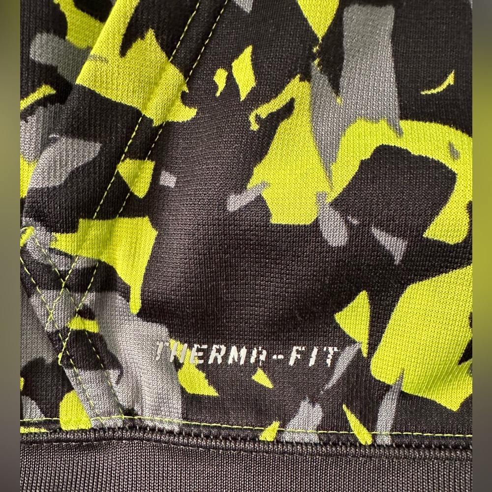 Nike Therma Fit Hoodie Pullover Black Yellow Neon Camo Abstract Boys Size XL - Picture 4 of 4